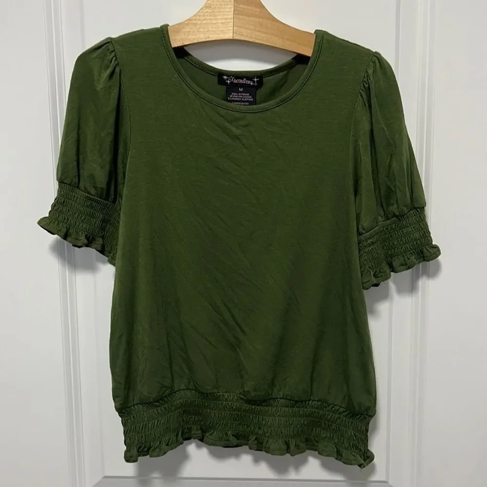 Xtraordinary || Girls Short Sleeve Smoked Hem Green Top size Medium